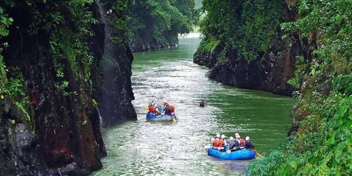 CR-Pacuare-rafting