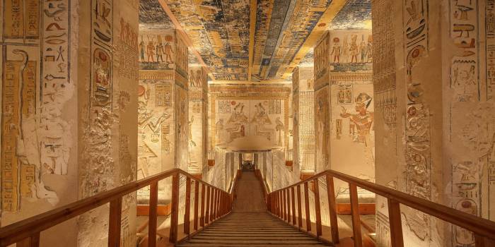 tomb-4300251_1280